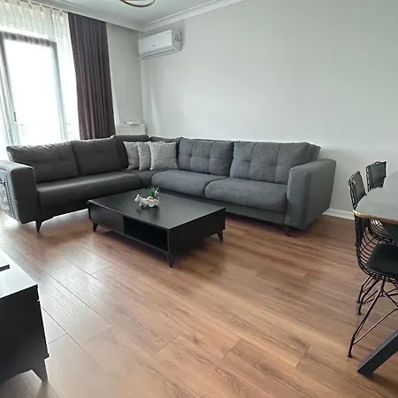 Roni Apartments, Close To The Metro And Parking Apartment