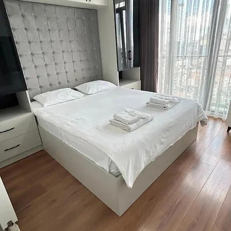 Apartment Roni Apartments, Close To The Metro And Parking