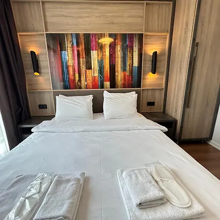 Roni Apartments, Close To The Metro And Parking Apartmán *