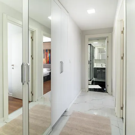 Roni Apartments, Close To The Metro And Parking Apartment