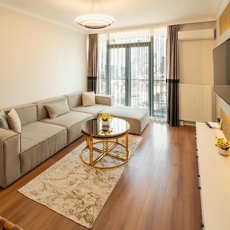 Roni Apartments, Close To The Metro And Parking Apartment