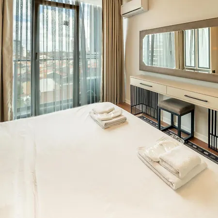 Roni Apartments, Close To The Metro And Parking Apartmán *