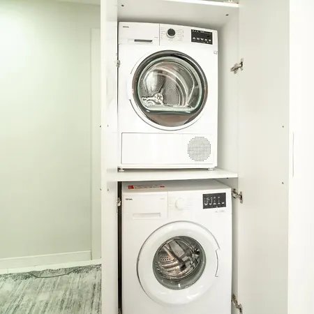 Roni Apartments, Close To The Metro And Parking Apartment *