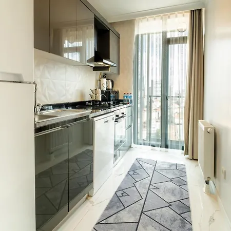 Roni Apartments, Close To The Metro And Parking Apartment